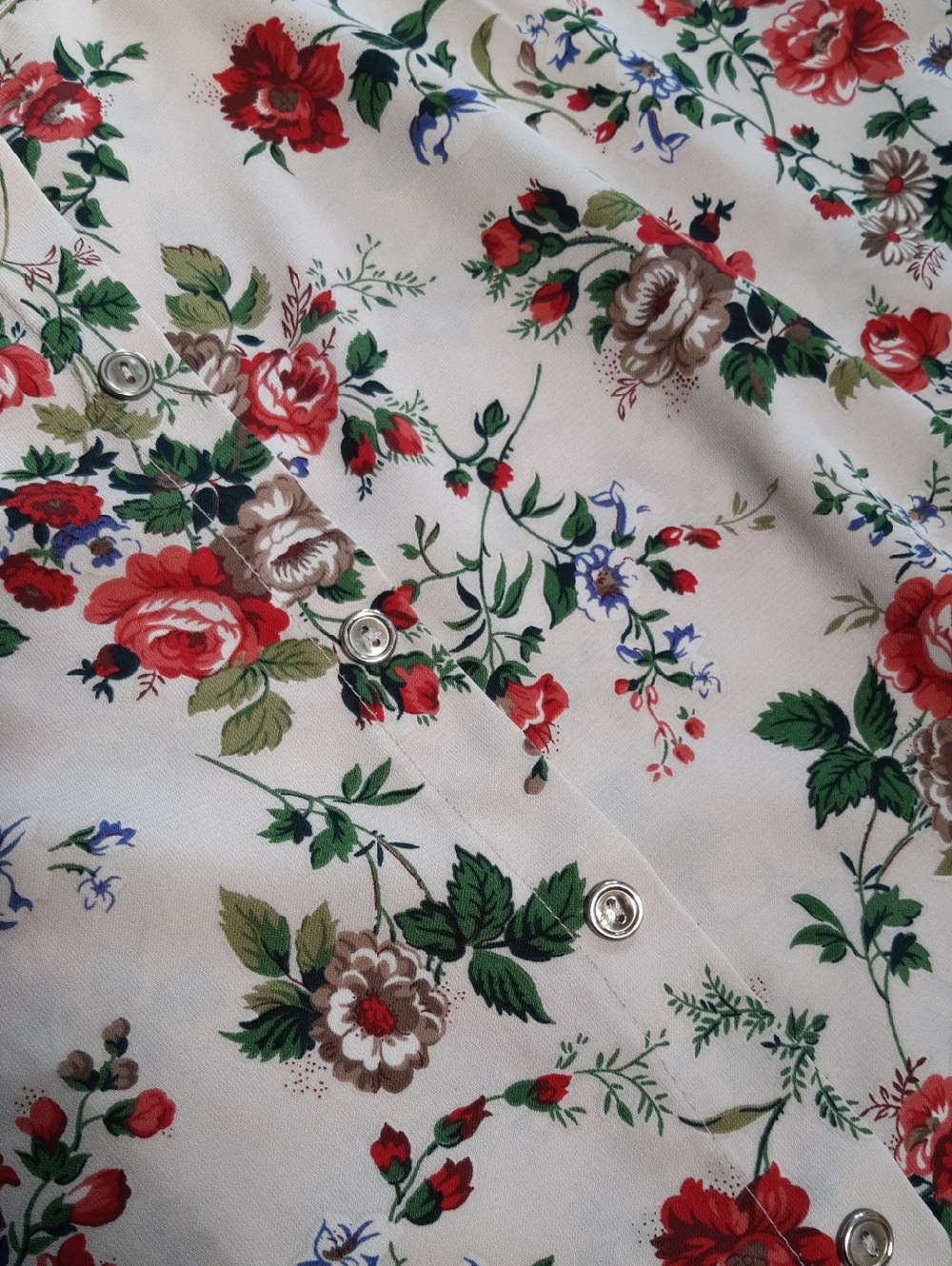Sakura Floral Button-Front Racer back Sleeveless Blouse - Red Roses - Picture 3 of 4